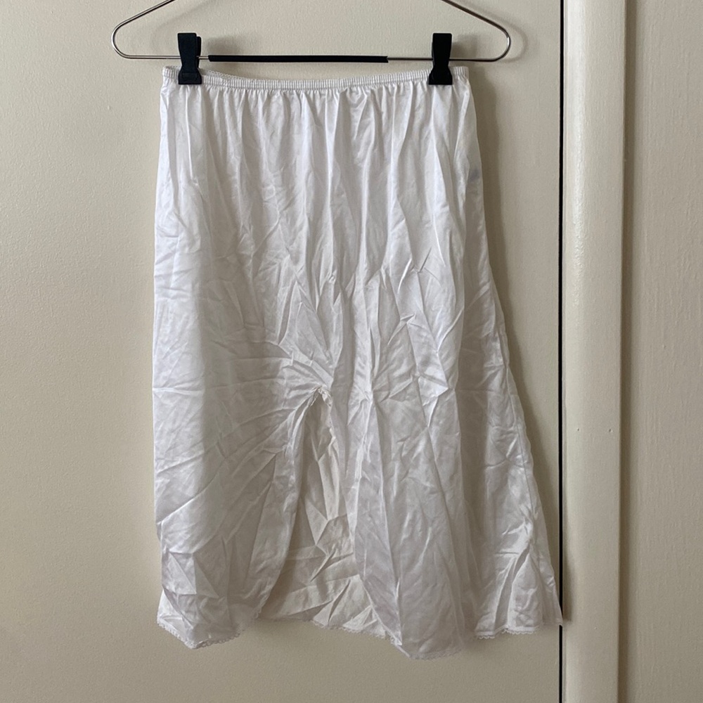 Vintage Dawn to Dusk silly white slip with slit